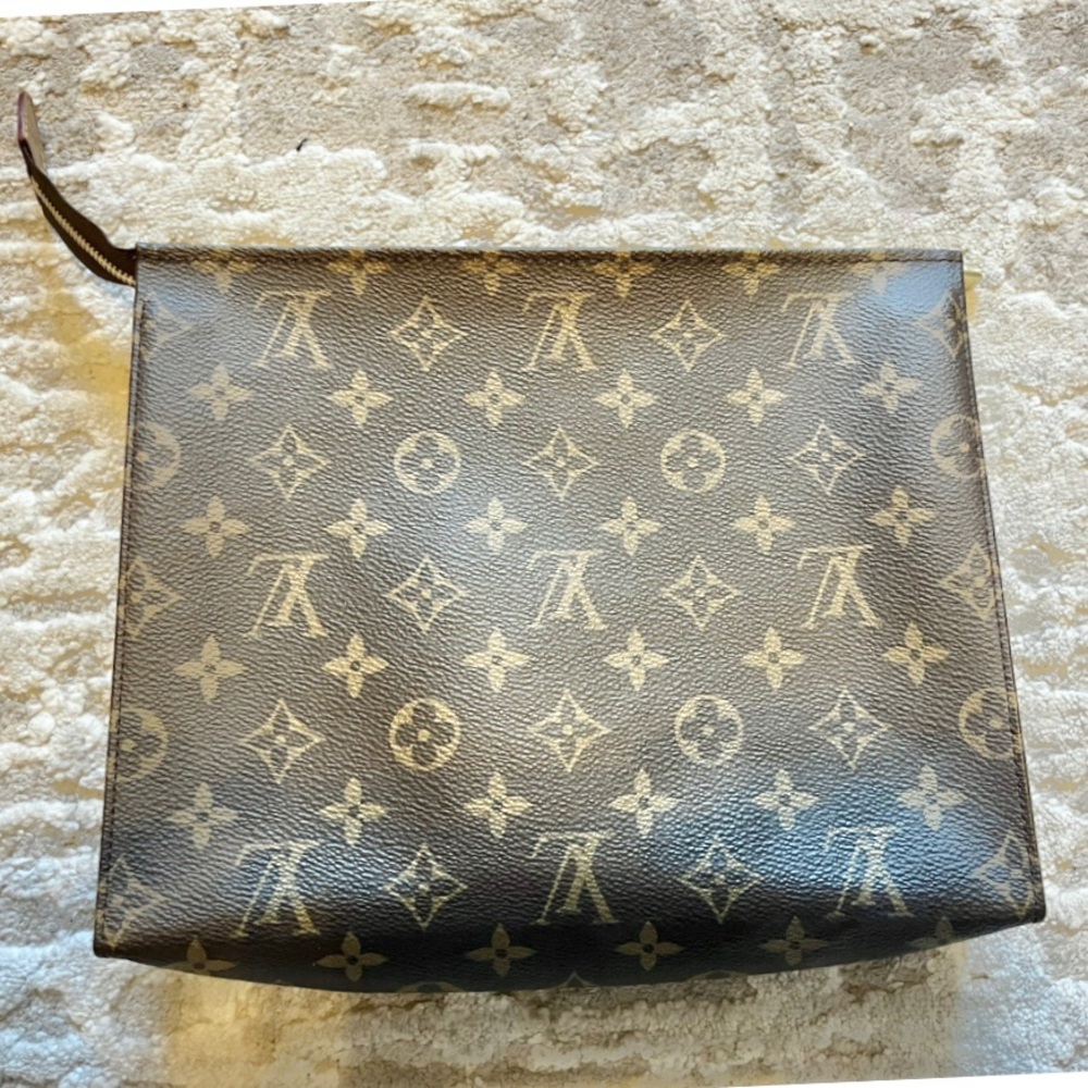 Louis Vuitton Toiletry 26 Bag Travel Pouch in Monogram Canvas